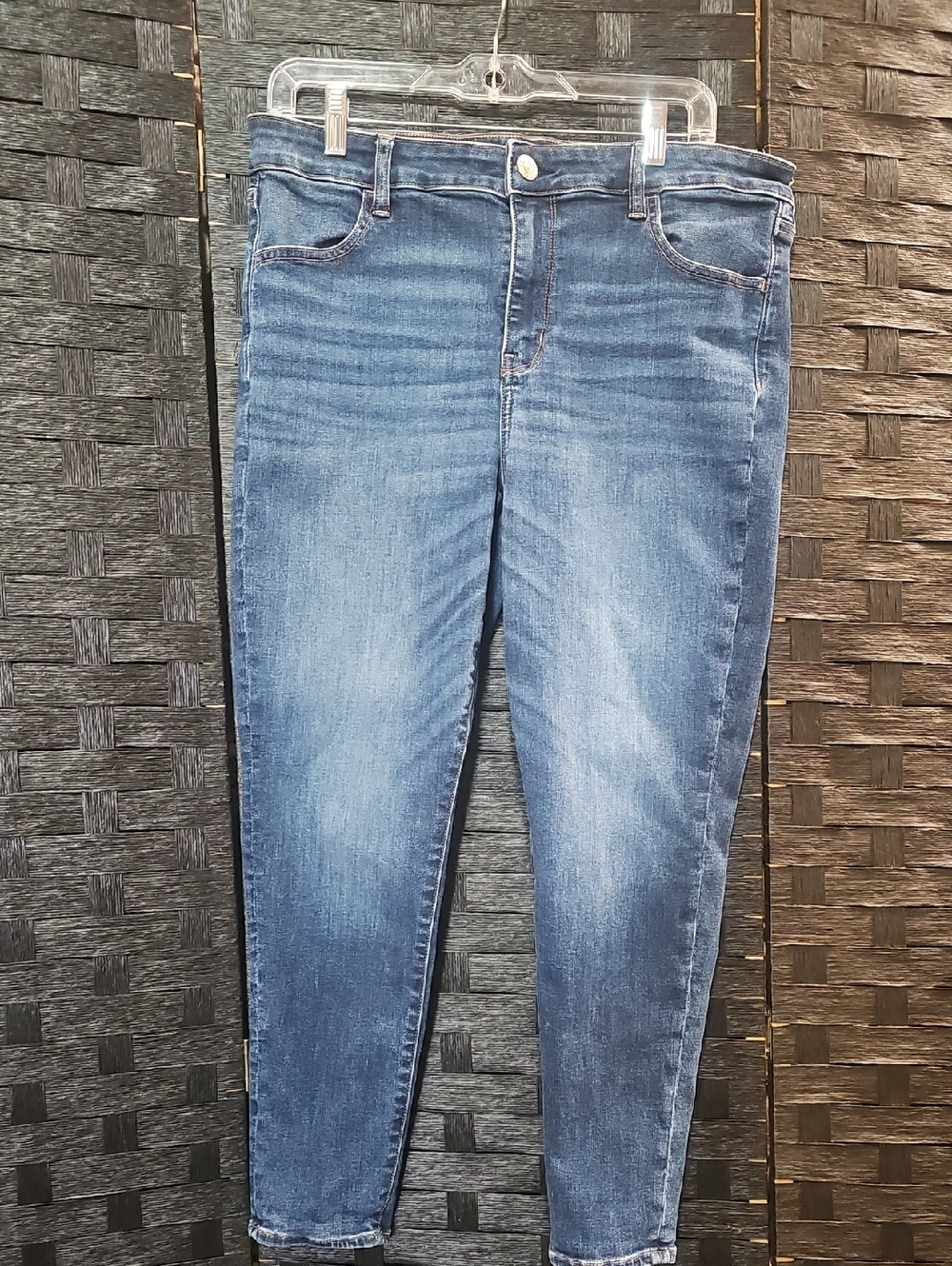 American Eagle Outfitters Women's Skinny Jeans in Medium Blue Wash
